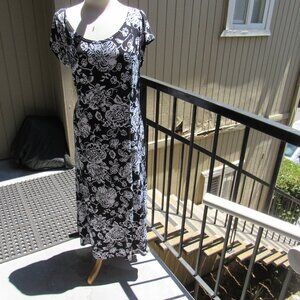 #85  WOMEN'S DRESS BY JESSICA HOWARD  (SIZE 16-18US)